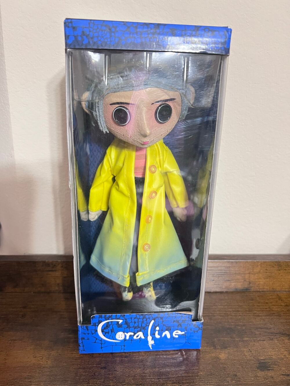 NECA Coraline 10" Prop Replica Doll Coraline's Yellow Raincoat 2018
